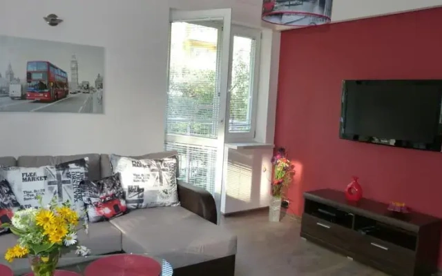 Maple Leaf Apartment