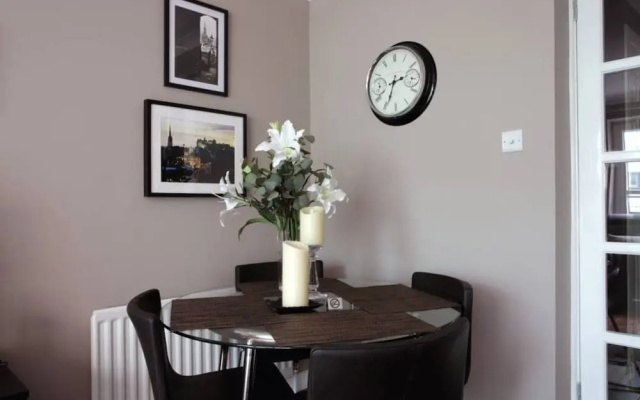 2 Bedroom Flat With Garage Parking