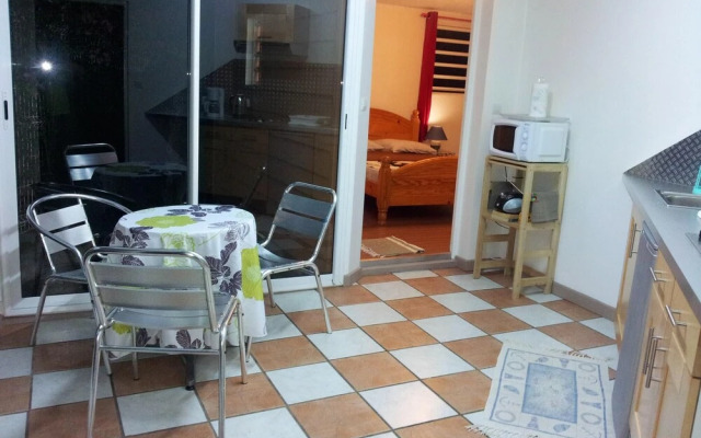 Studio in St-benoit, With Wonderful Mountain View, Pool Access, Enclos