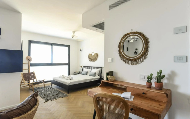 Grand Apartment with Amazing Balcony with Sea View