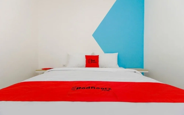 RedDoorz Plus @ Catania Soma Rajawali