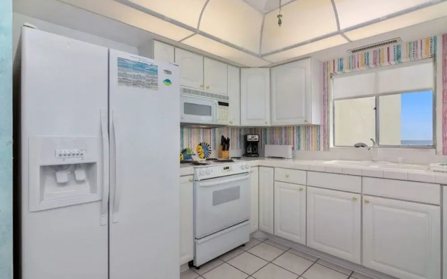 Shoreline 2096 Condo by RedAwning