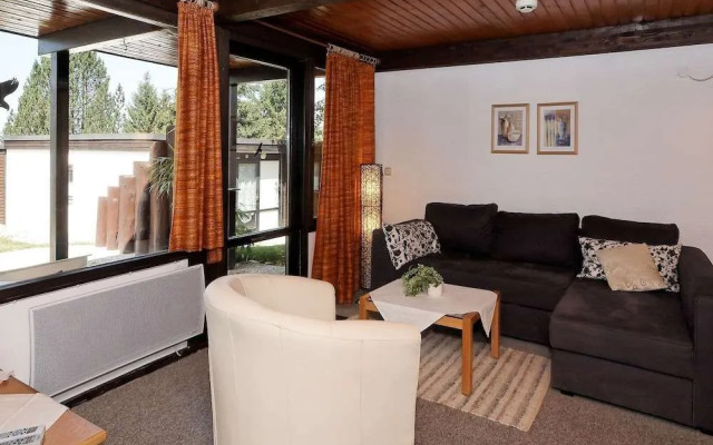 Detached Chalet with Terrace near Swimming Lake