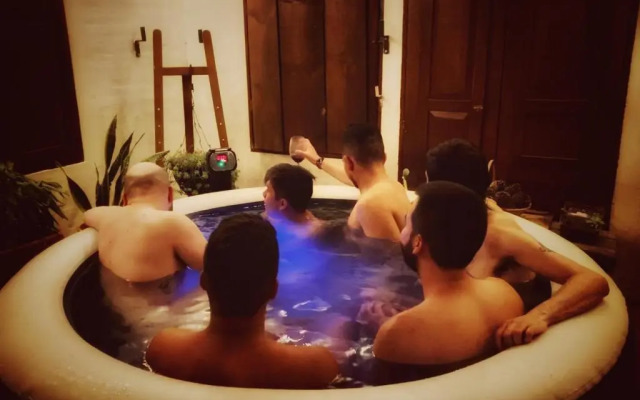 The Naked House Sabana - Hotel Nudista
