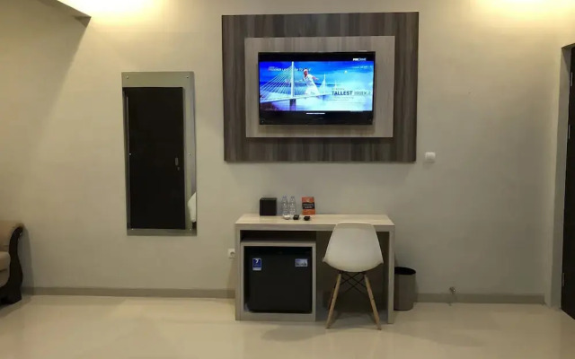 RedDoorz Plus near Solo Paragon Mall