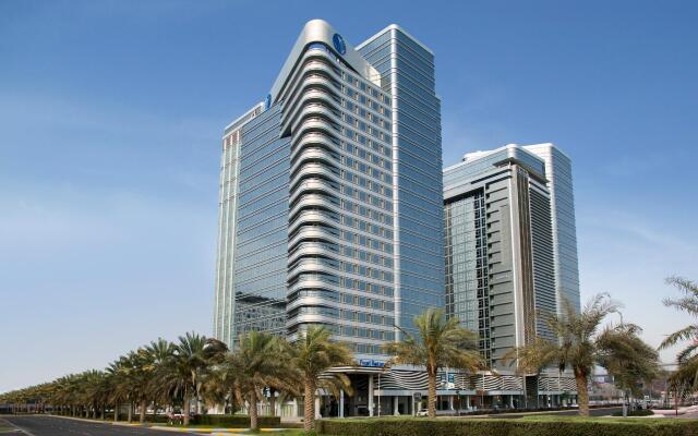 Отель Pearl Rotana Capital Centre вид на фасад