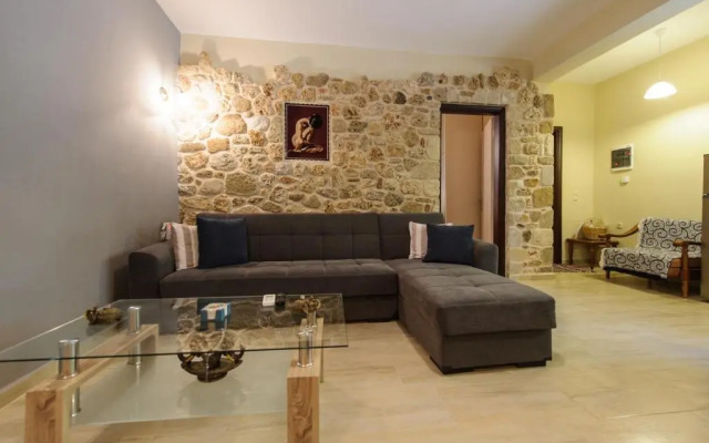 To Petrino (VIlla Markos)