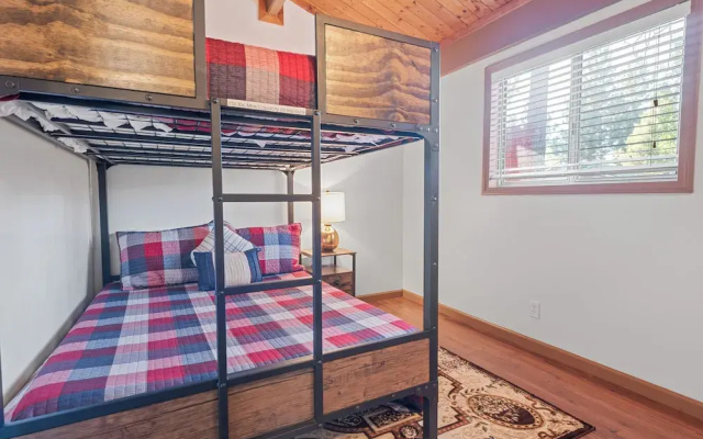 Cute Cozy Cabin
