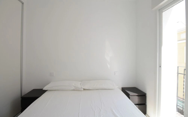 Apartamento de 2 Habitaciones en Puerta del Angel AZ2D