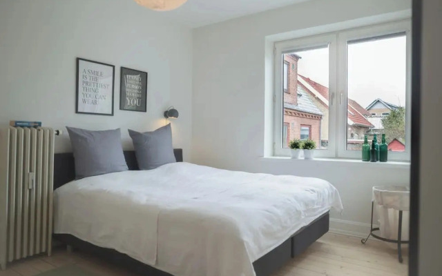 Apartment Sleeps 2 With Garden