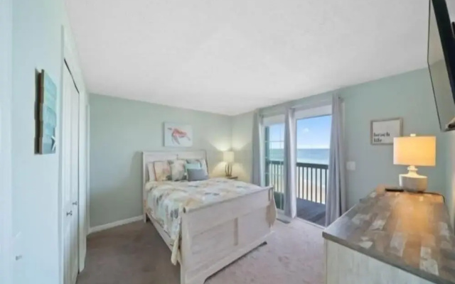 Turtle Cove 2 Bedroom Condo by RedAwning