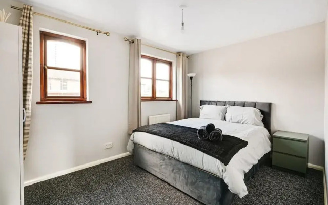 Luxe 2 bed House in London - Free Parking