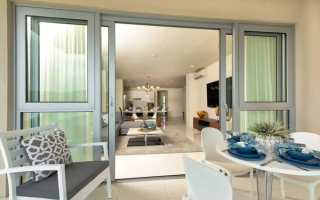 Stylish Paradise Luxury Waterfront Apartment at Soleil Residences