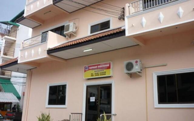 Отель Elephant Guesthouse Паттайя вид на фасад