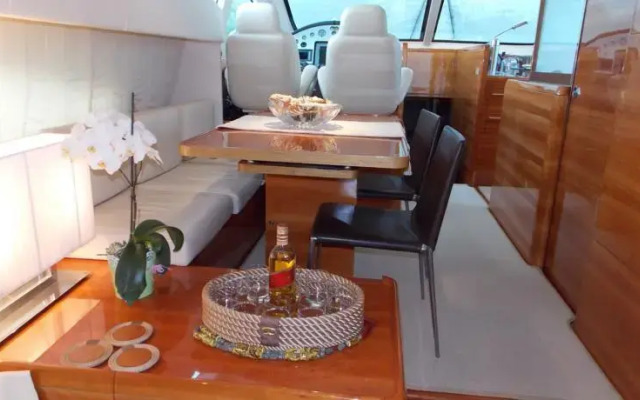 George V Yacht