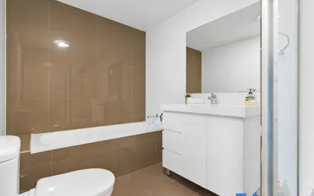 Amazing scene/ 2Br Apt / Shopping/Train/Hospital