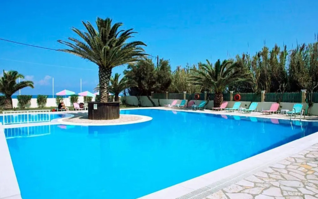Villa Amorossa Beachfront 3 Bedroom in Roda