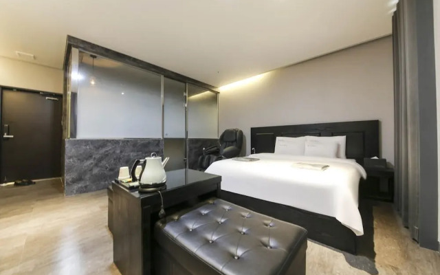 The City Hotel