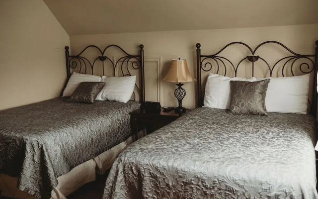 The Carriage House Inn