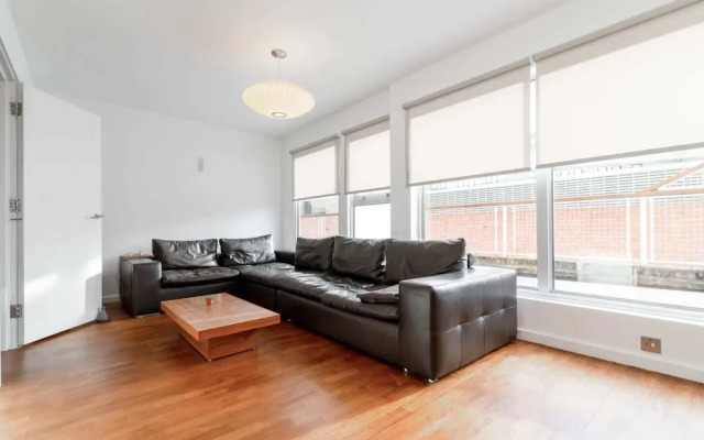 Mod-minimalist Flat w Balcony Sleeps 4 Shoreditch