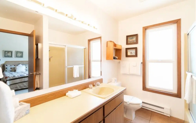 Neskowin Nest 4 Br home by RedAwning