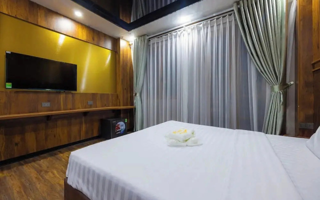 TH Luxury Hotel