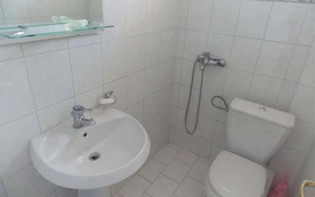 Damian Saranda Hotel