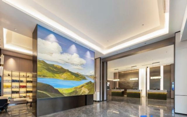 Shannan Baicheng Railway Station Yajiang Tianjie Atour Hotel
