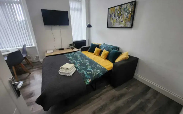 Bright & Stylish 1-bed Apt W/free Parking & Wi-fi