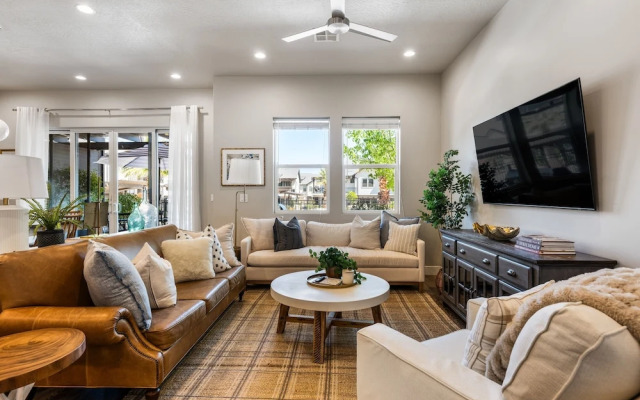 Grand Slam Getaway #5 5 Bedroom Townhouse