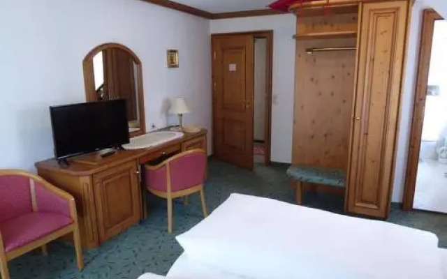 Decker's Bio Hotel