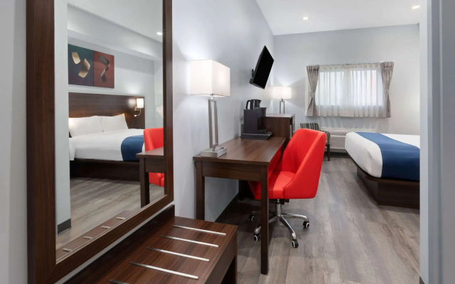 Travelodge by Wyndham Cochrane Ontario