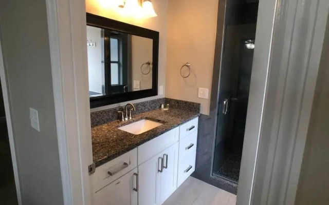 Beautiful Remodeled Private Pool Home