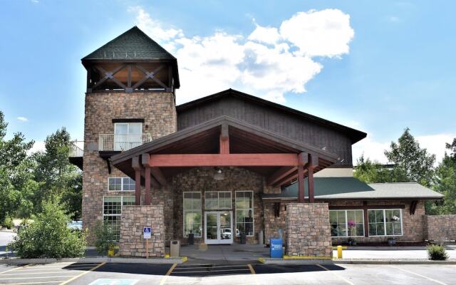 Отель Quality Inn and Suites Summit County вид на фасад