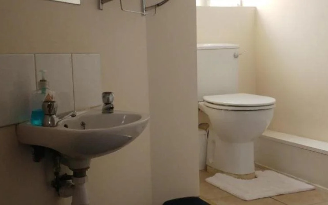The Three Horseshoes - Inn