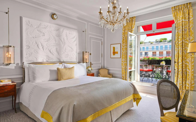 Отель Plaza Athenee