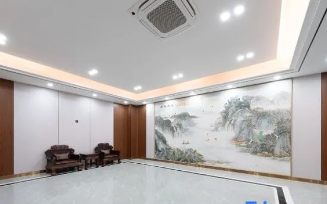 Vienna International Hotel (Xuzhou High-speed Railway Station Convention Center)