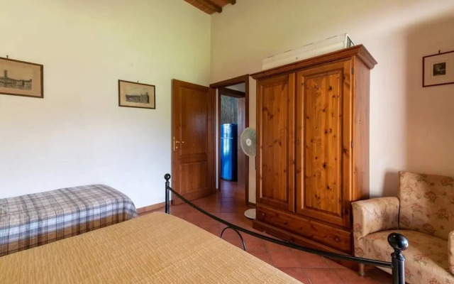 Apartment in Laterina With Shared Pool