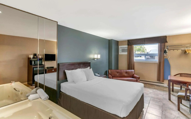 Econo Lodge Hotel Brossard