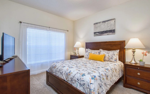 Storey Lake 4 Bedroom Townhome w Splashpool - 1624ST