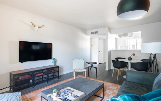 Stylish 1BR Apt Old Town by WanderJaunt