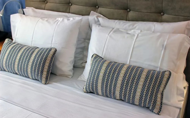 Theros Villas & Suites
