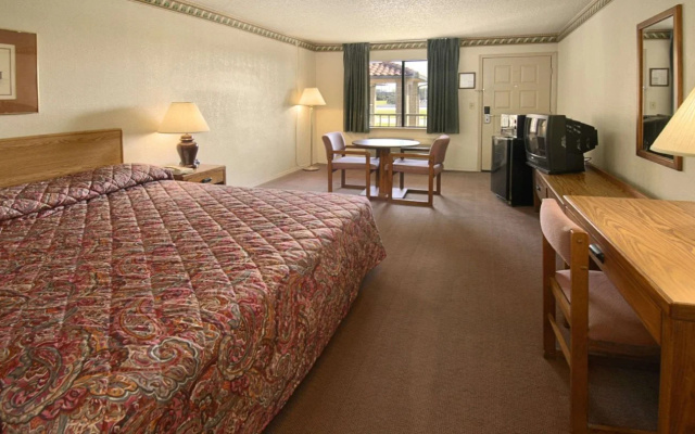 Economy Inn and Suites