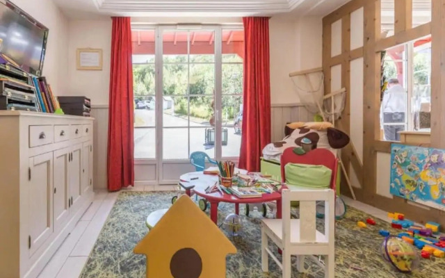 Aesthetic Normandy House for 6 With Pool
