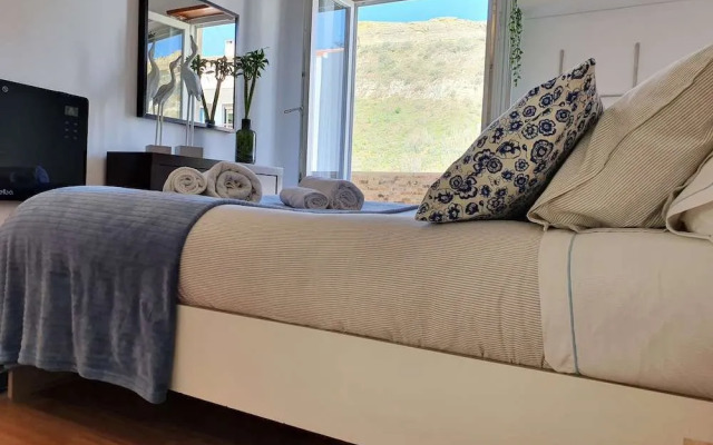 Caparica Cliff View by Host-Point