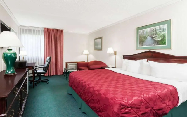 Ramada Glens Falls/lake George Area