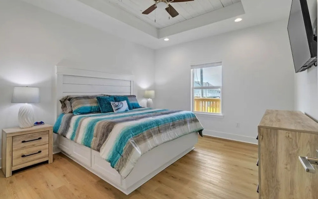 Just Beachy 3 Bedroom Home by RedAwning