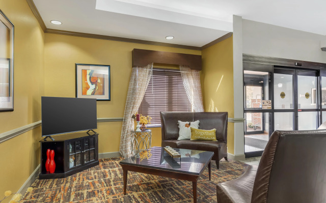 Best Western Plus Suites-Greenville