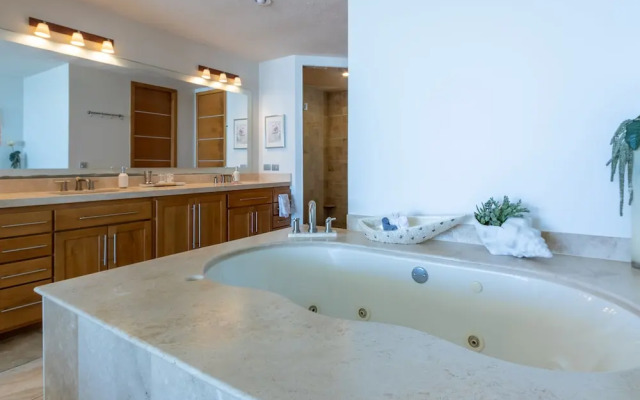 3 Playa Blanca 1001 - 3 Br Condo By Redawning