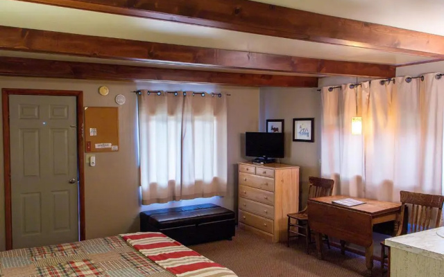 High Country Motel and Cabins